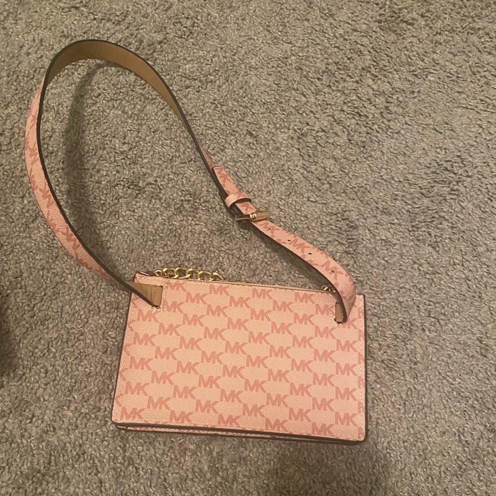 This is a Michael Kors wallet /Fanny pack .Never worn .Its brand new,no tags .